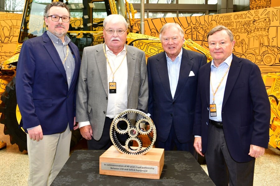 榮耀時(shí)刻！JCB傳動(dòng)系統(tǒng)公司喜迎成立40周年！